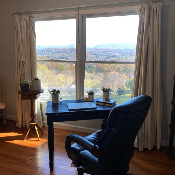 Meet your Posher, Erin - Picture 2 of 5